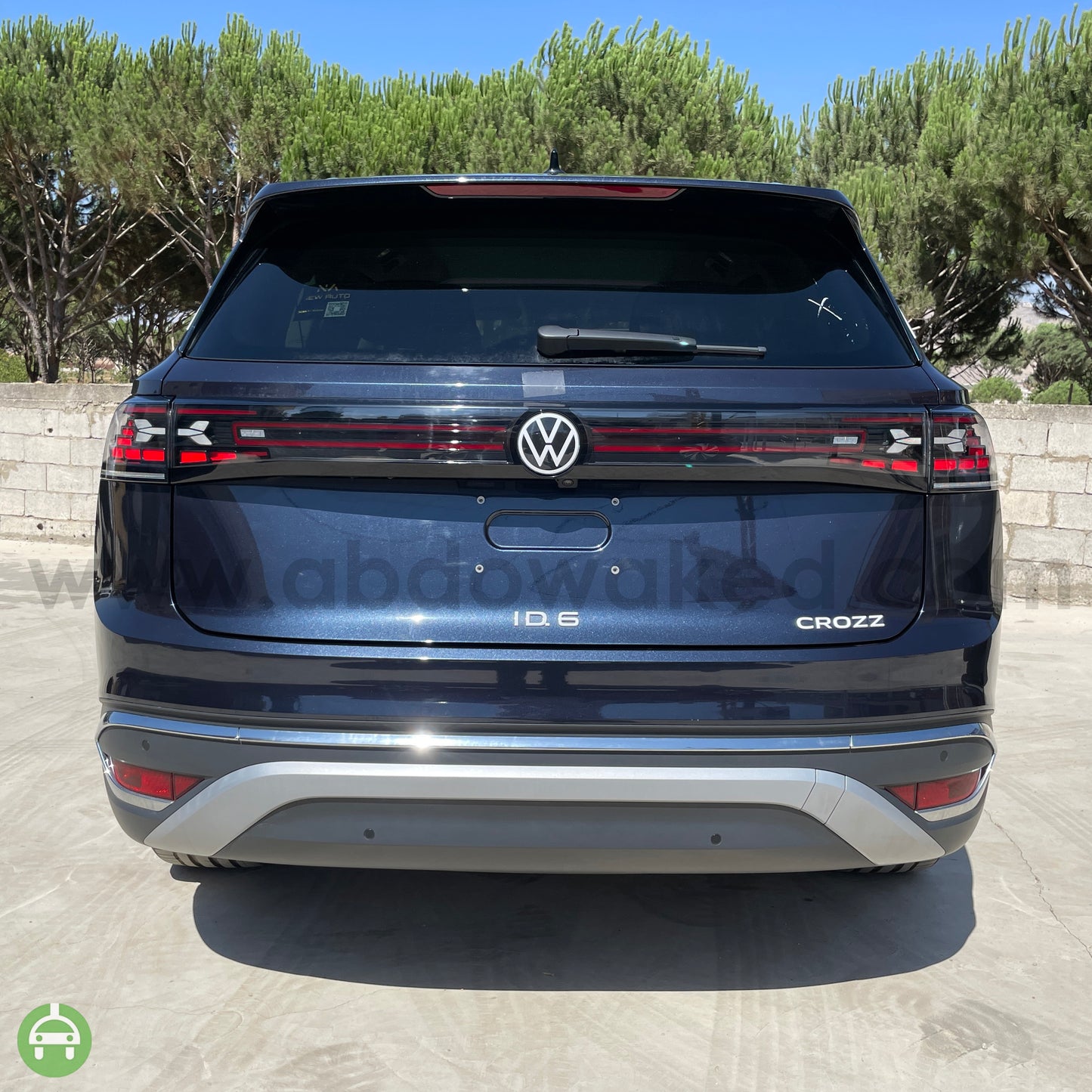 VW ID6 Crozz Pro VIP Edition 2022 6-Seater Dark Blue Color 600km Range/Charge Fully Electric Car (New - 0KM)