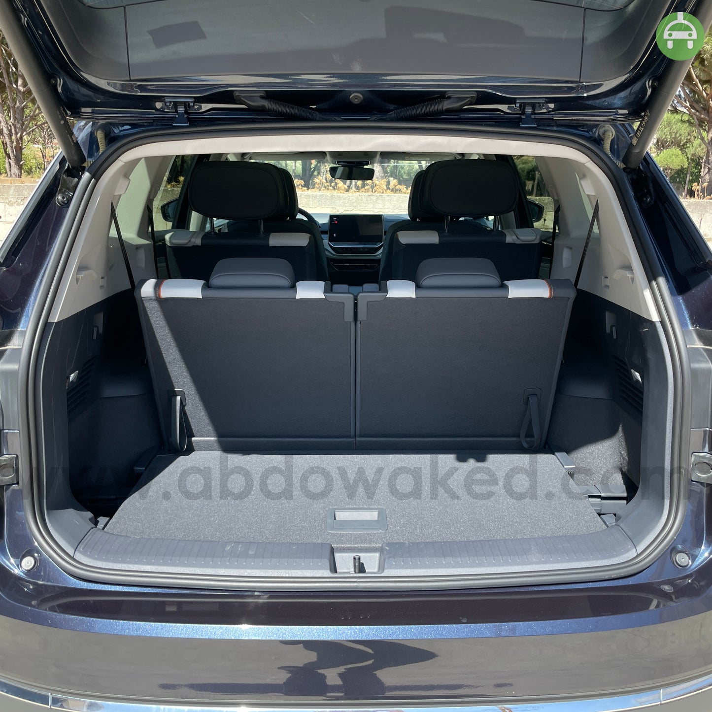 VW ID6 Crozz Pro VIP Edition 2022 6-Seater Dark Blue Color 600km Range/Charge Fully Electric Car (New - 0KM)